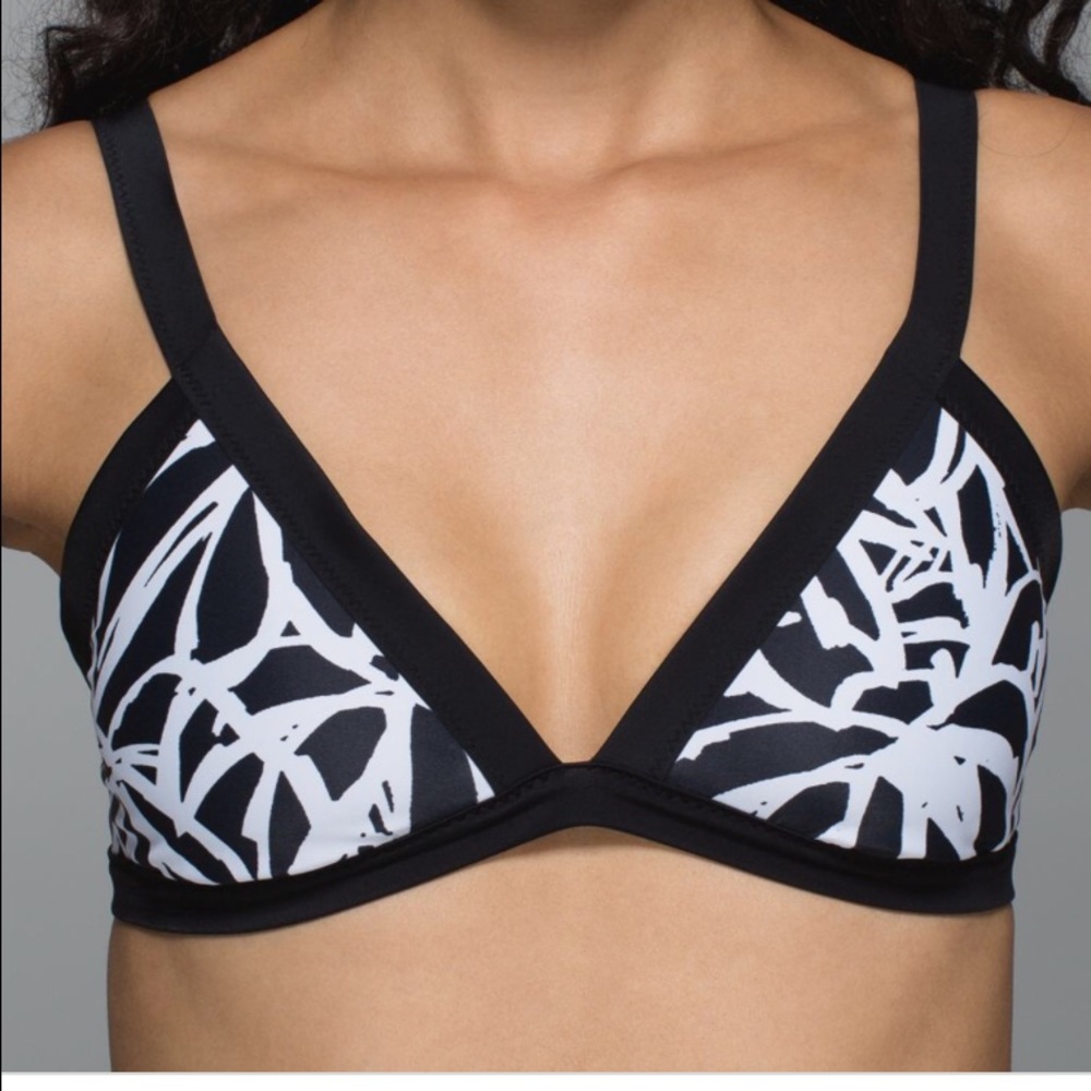 Lululemon surf to sand bikini top Size 4